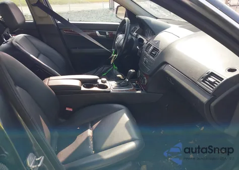 2008 Mercedes-Benz C 300 Luxury/Sport z USA, uszkodzony, nr VIN WDDGF54X48R040628